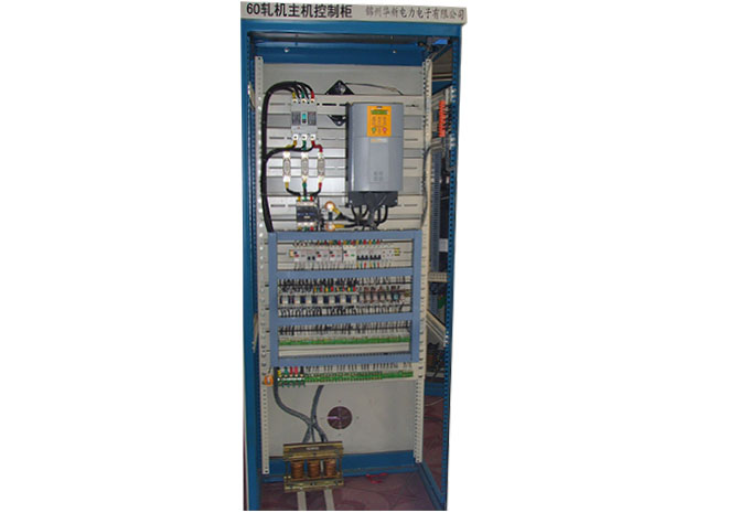 60軋機(jī)主機(jī)控制柜內(nèi)部.jpg